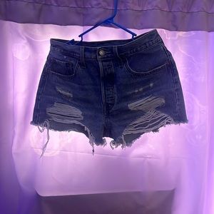 Cute Levi high rise booty shorts perfect for festival weather